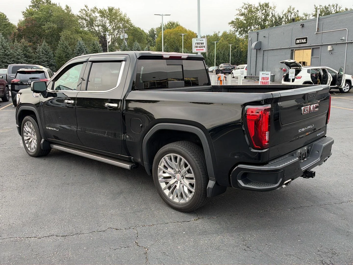 Used 2022 Onyx Black GMC Denali image 5