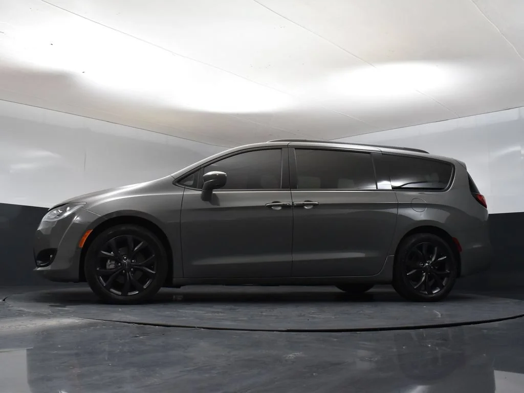 Used 2020 White Chrysler Touring L Plus image 9