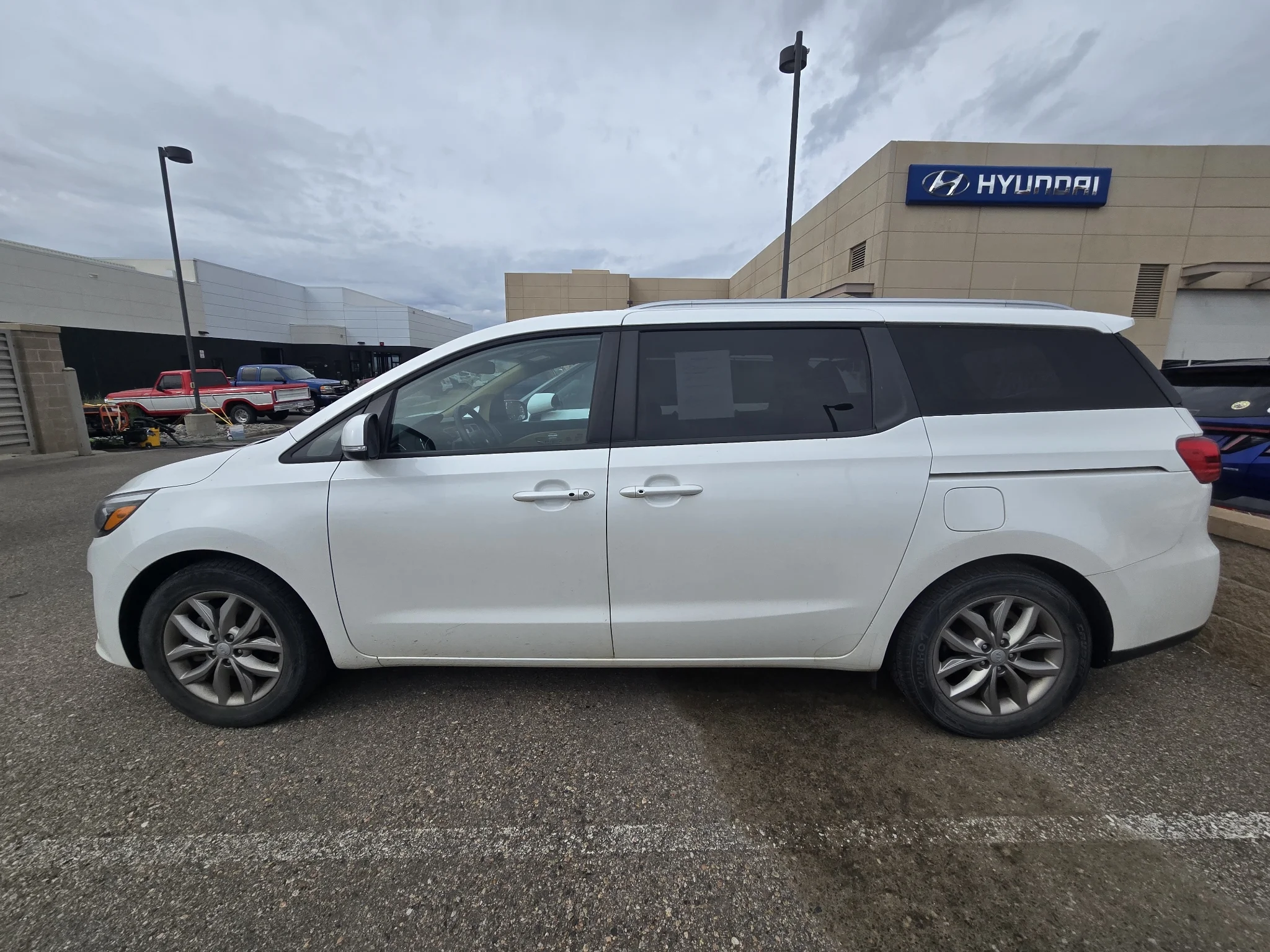 Used 2020 Snow White Pearl Kia EX image 13