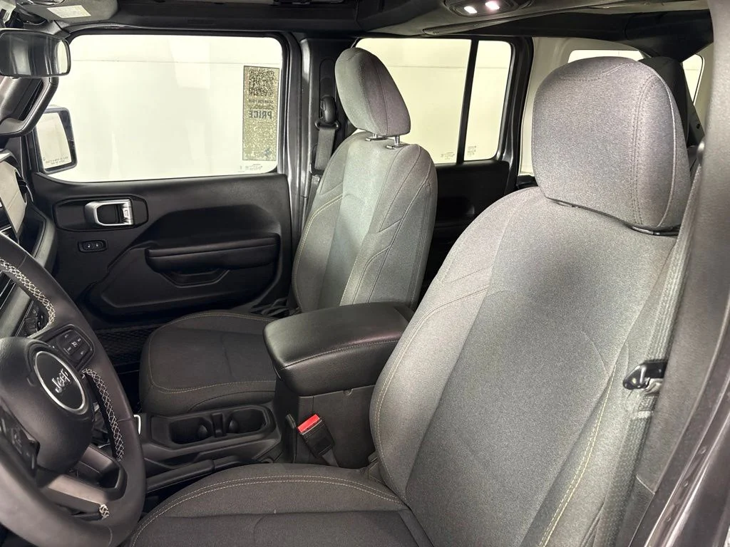 Used 2025 Crystal Metallic Jeep Sport S image 25