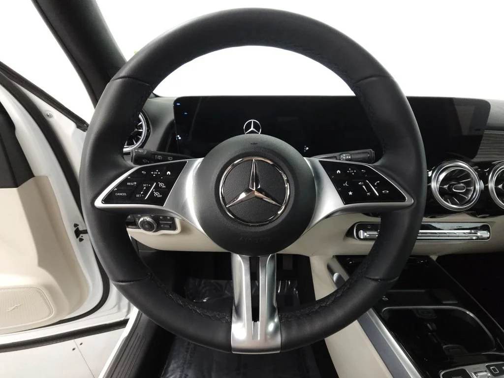 New 2026 Polar White Mercedes-Benz GLB 250 image 47