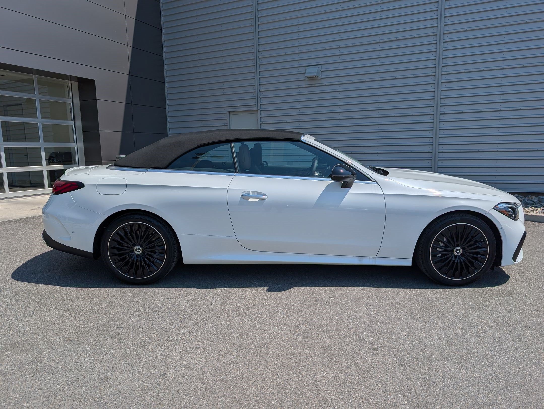 New 2026 MANUFAKTUR Moonlight White Metallic Mercedes-Benz CLE 450 image 2