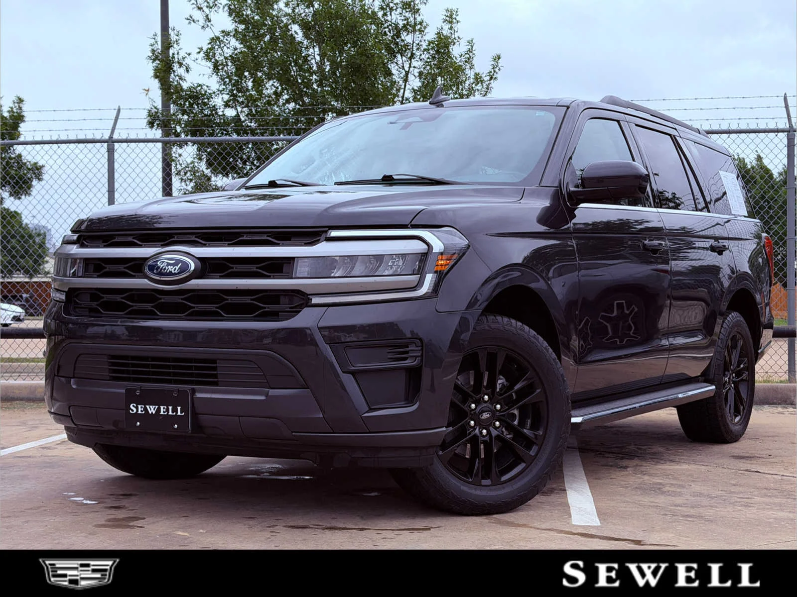 2023 Ford Expedition XLT's photo