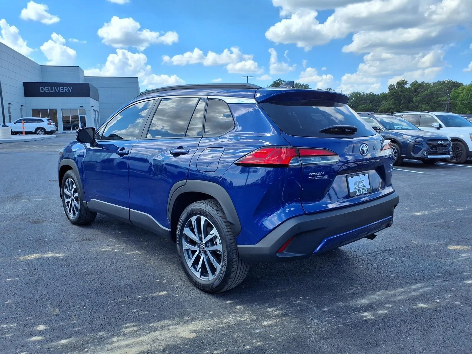 Used 2025 Blue Crush Metallic Toyota XLE image 28