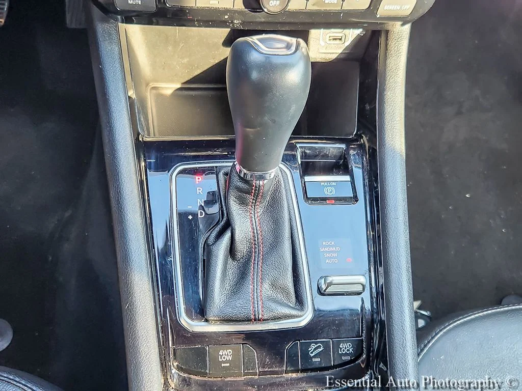 Used 2022 Silver Jeep Trailhawk image 15