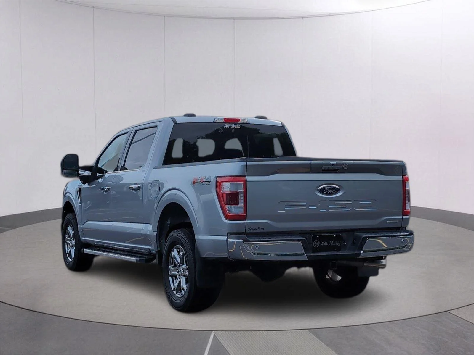 Used 2023 Iconic Silver Ford LARIAT image 3