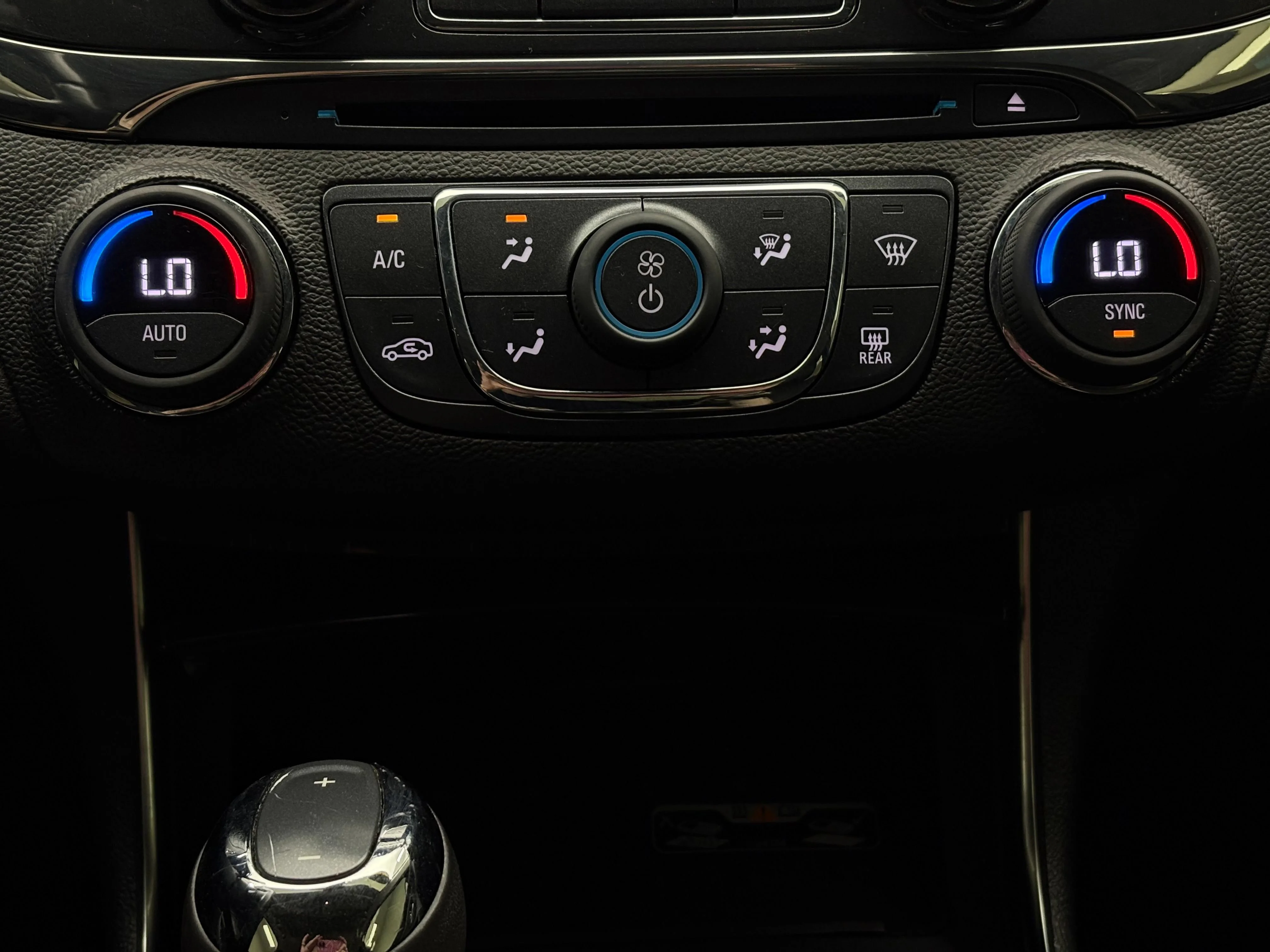 Used 2018 BLACK Chevrolet Premier image 32