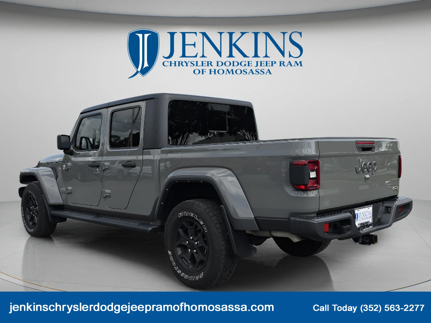 Used 2023 Sting-Gray Clearcoat Jeep Overland image 7