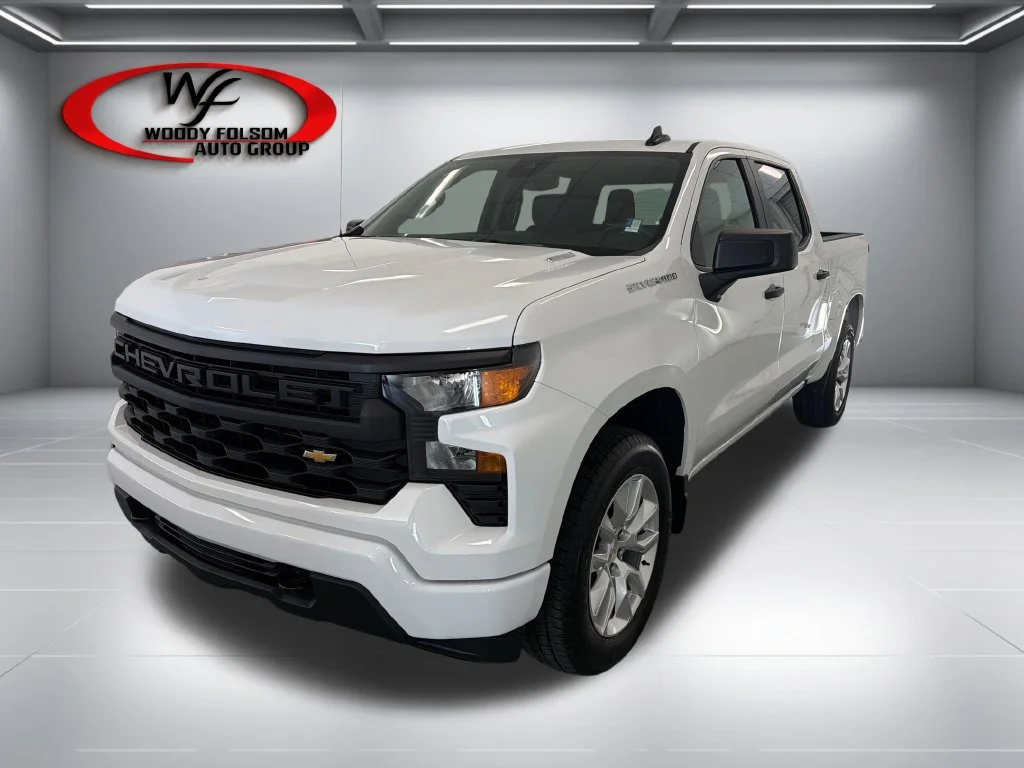 New 2026 Summit White Chevrolet Custom image 3