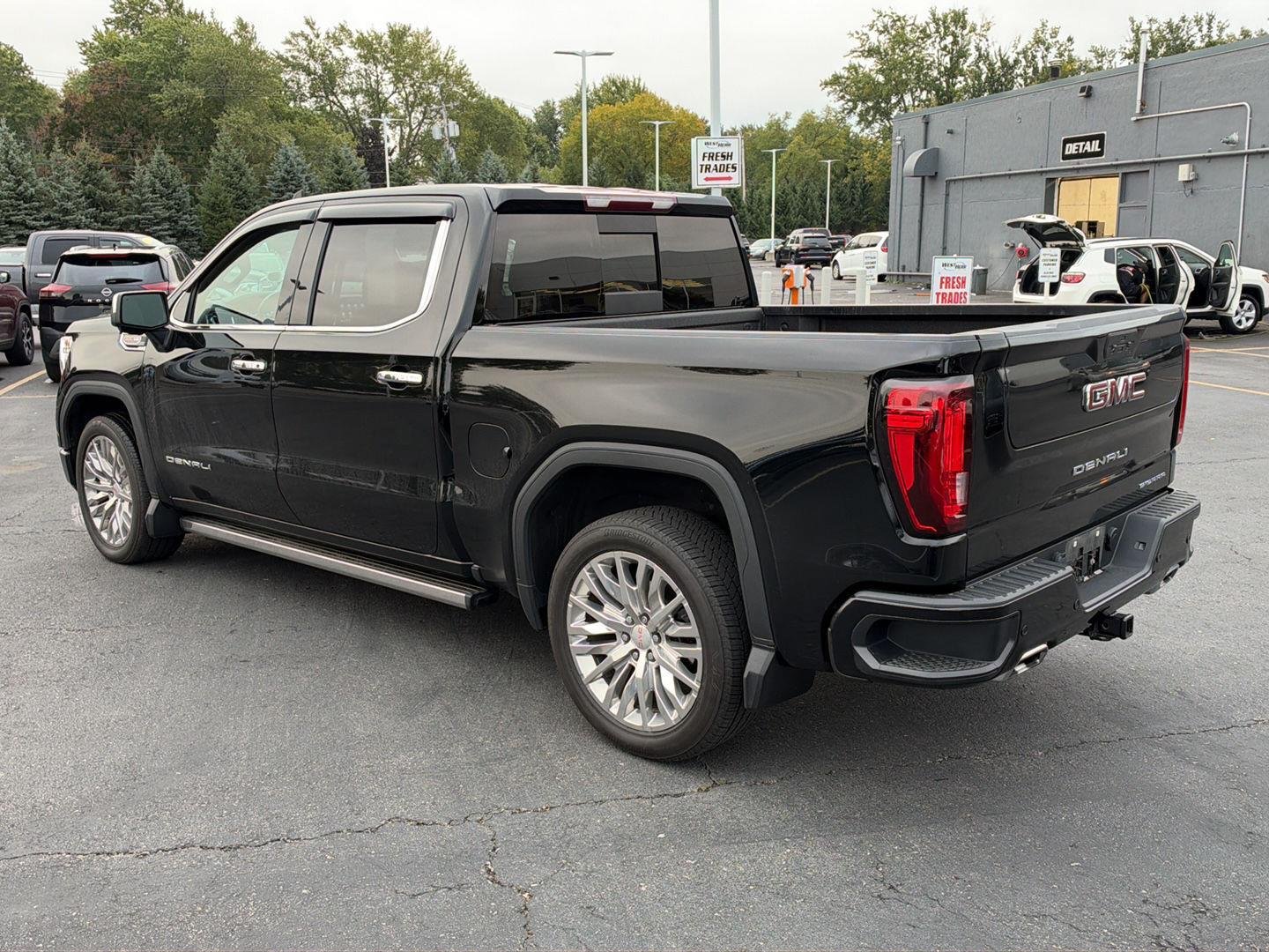 Used 2022 Onyx Black GMC Denali image 5