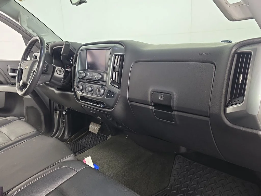 Used 2016 Silver Ice Metallic Chevrolet LT image 30