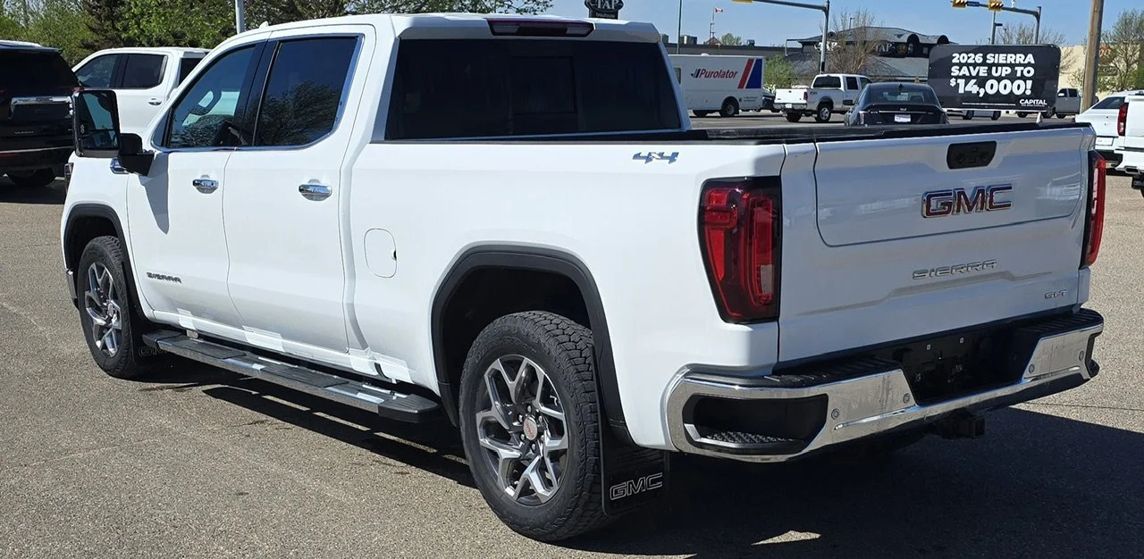 Used 2025 White GMC SLT Crew Cab image 3