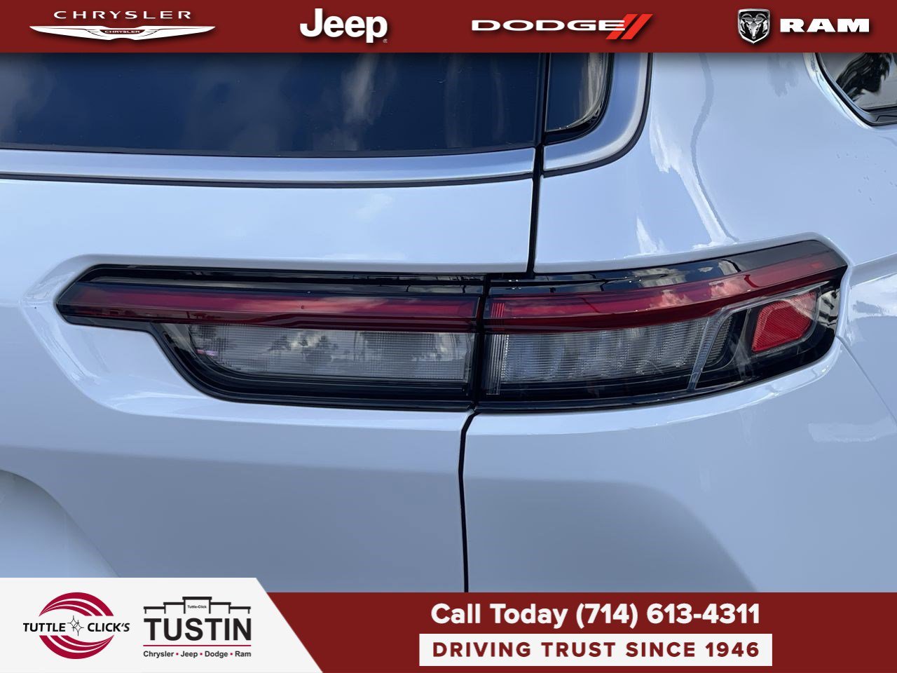 New 2026 Bright White Clear-Coat Exterior Paint Jeep Limited image 9