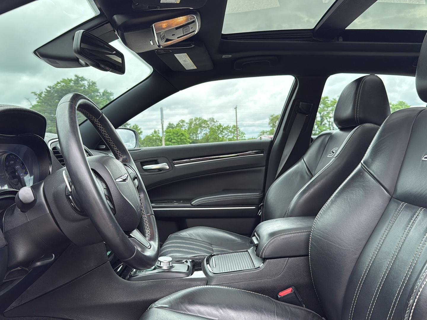 Used 2018 Bright White Clearcoat Chrysler 300S image 7