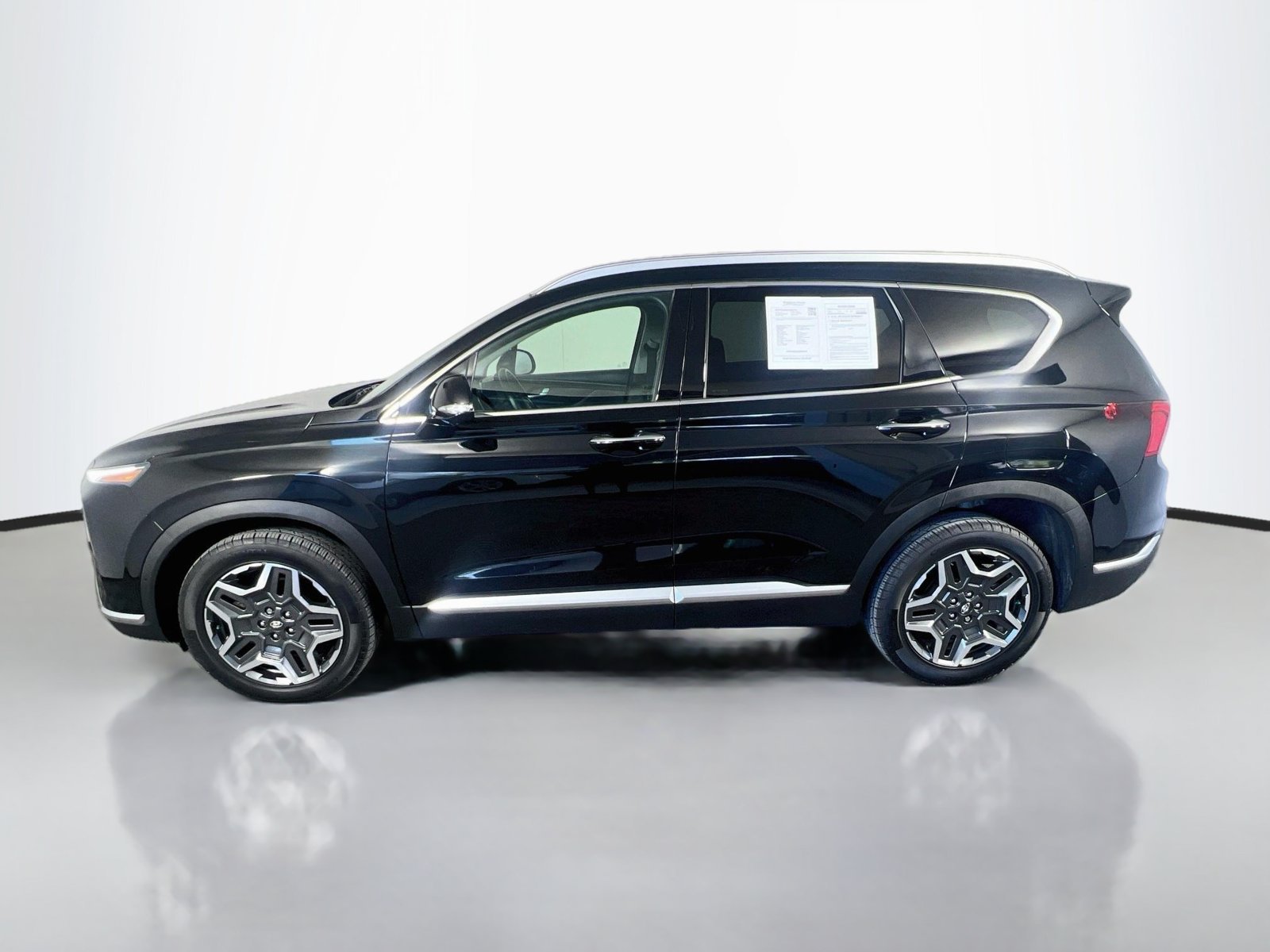 Used 2022 Black Hyundai Limited image 5