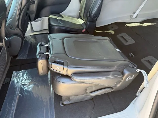 Used 2023 Black Chrysler Touring L image 33