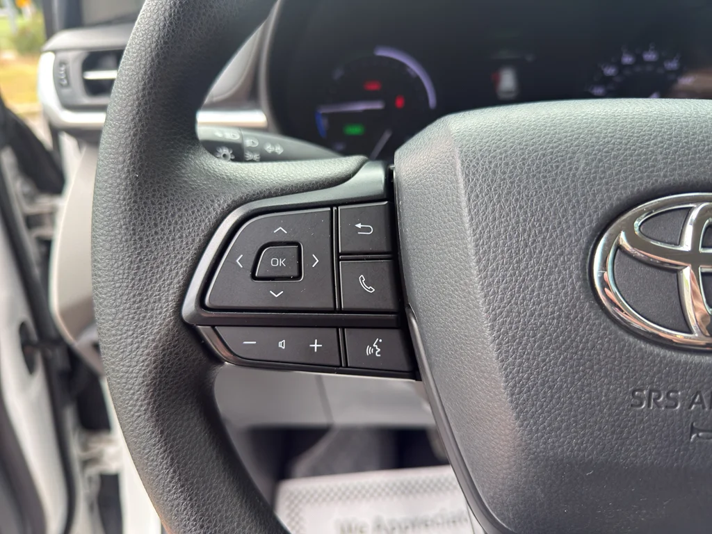 Used 2024 Ice Toyota LE image 19