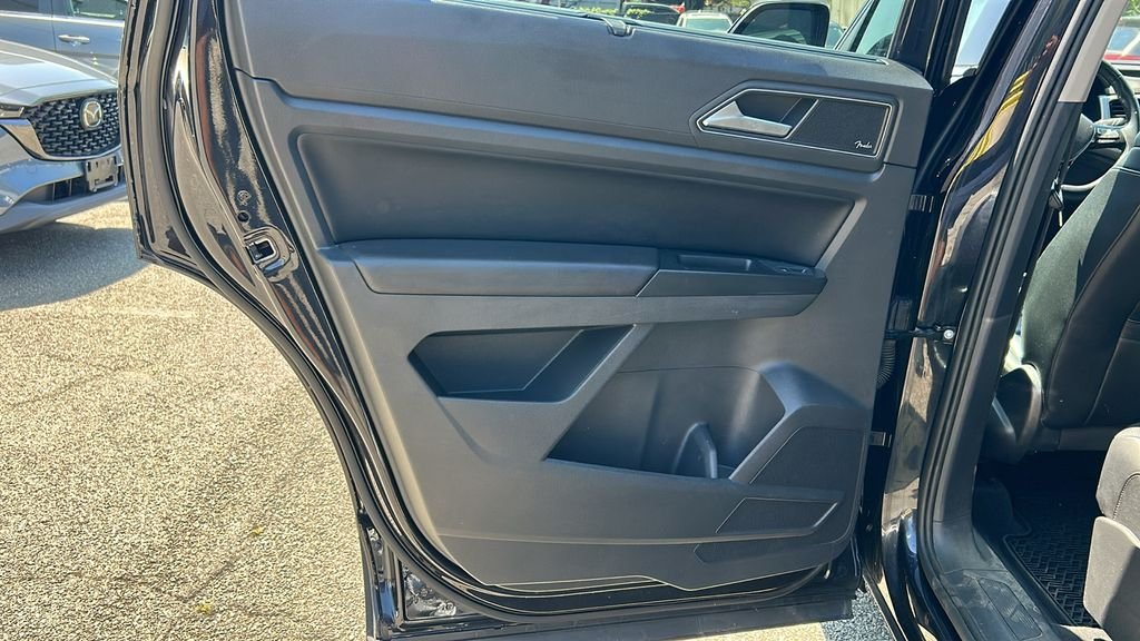 Used 2018 Black Volkswagen SEL Premium image 18