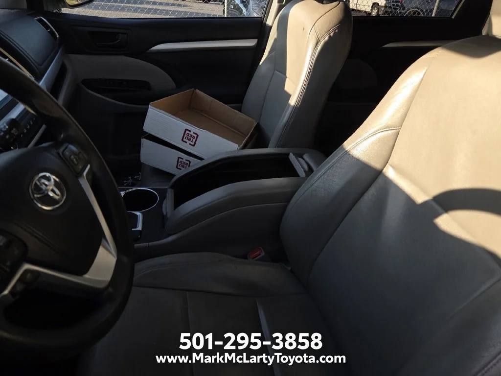 Used 2015 White Toyota LE image 8