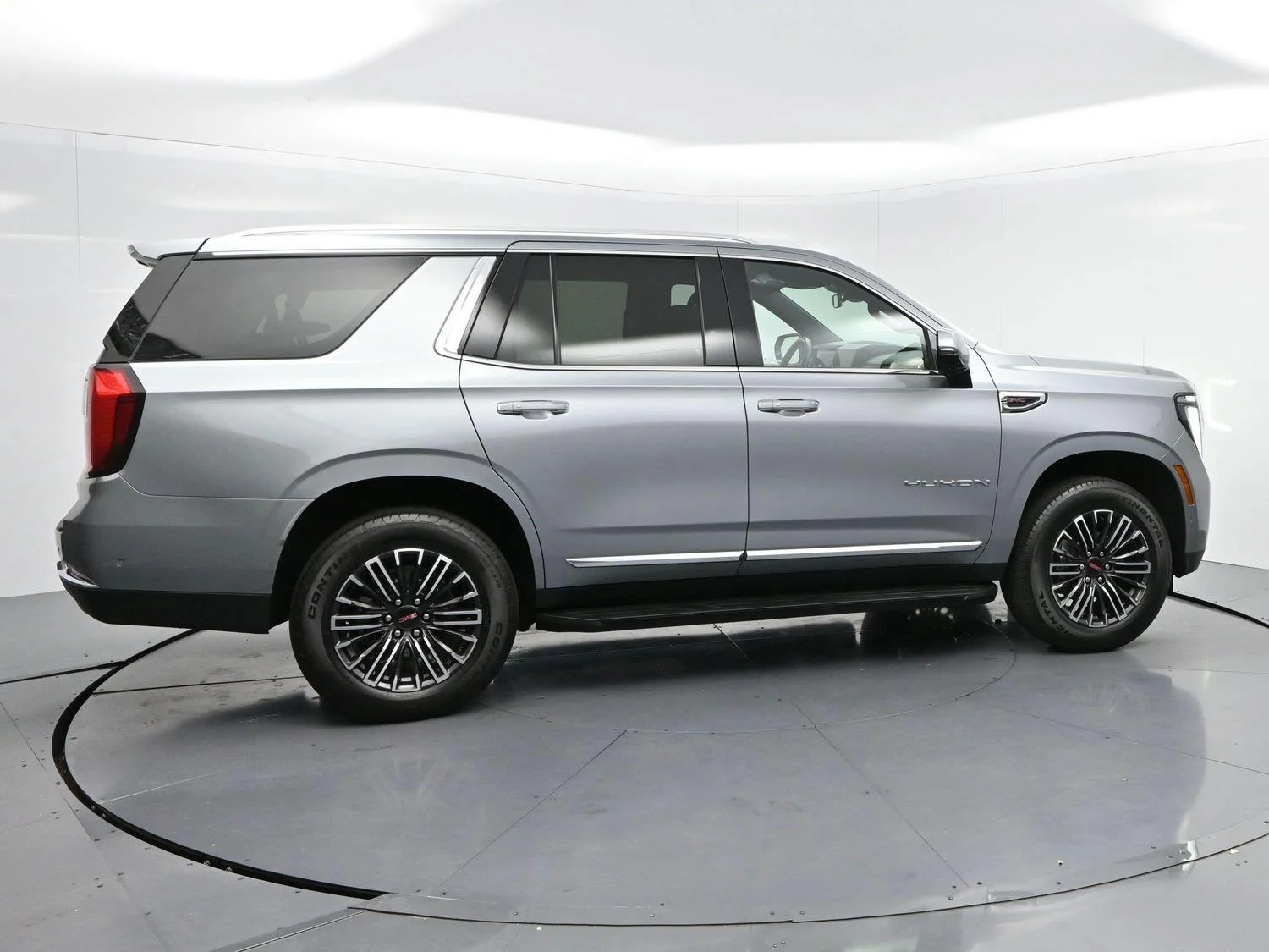 Used 2025 Sterling Metallic GMC Elevation image 8