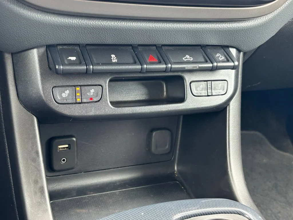 Used 2018 GRAPHITE METALLIC Chevrolet 2WD Z71 image 32