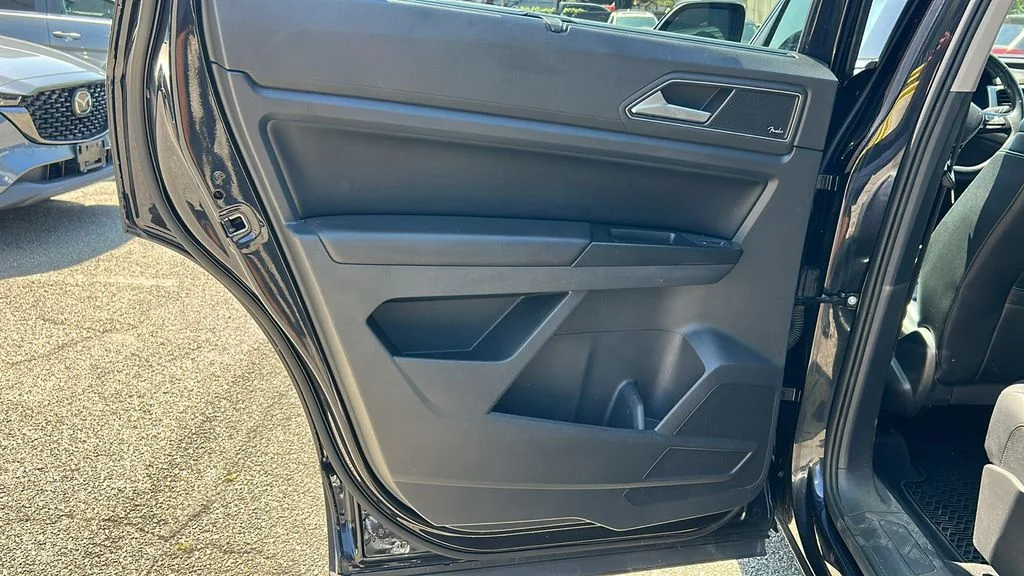 Used 2018 Black Volkswagen SEL Premium image 18