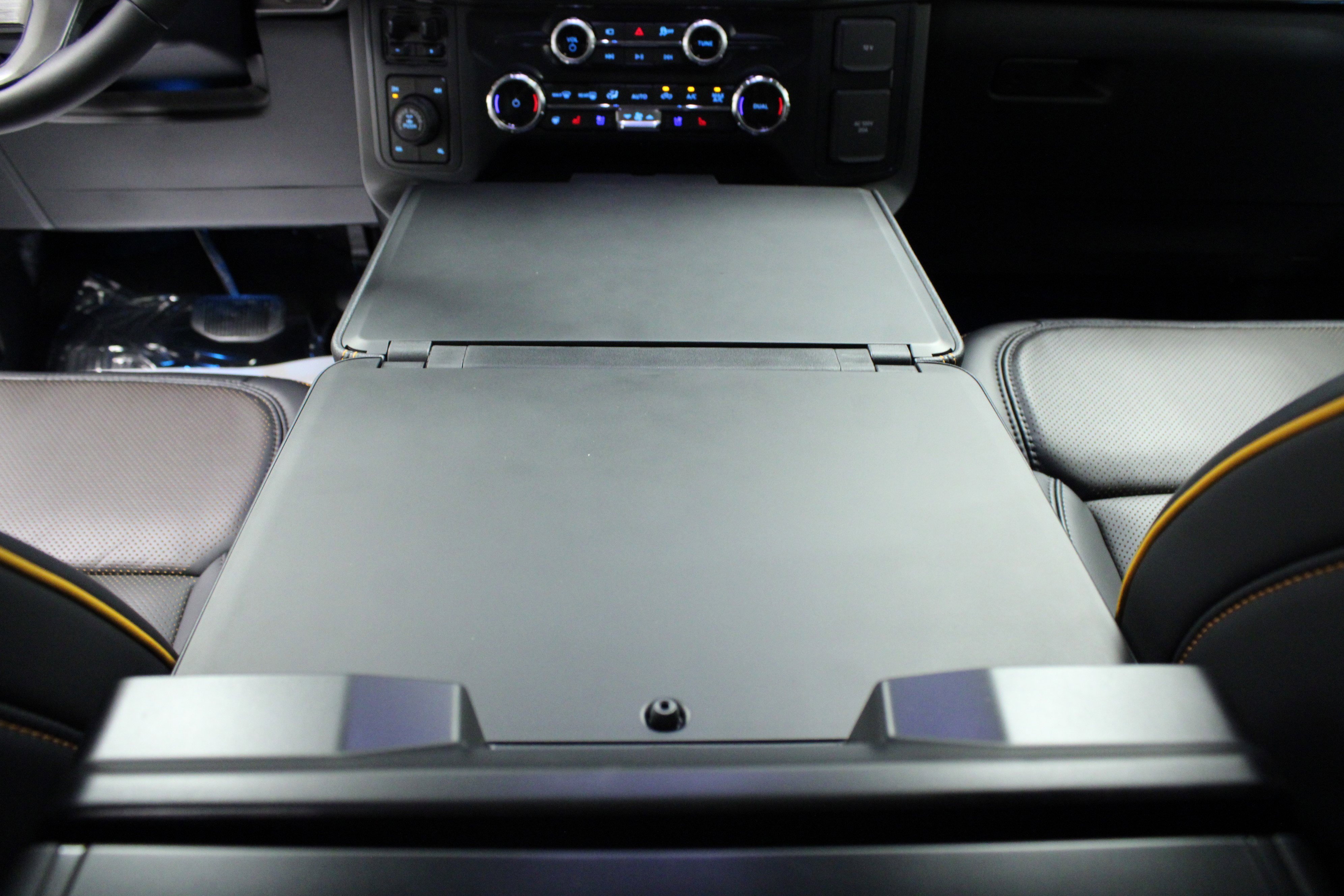 New 2026 Carbonized Gray Metallic Ford Tremor image 21