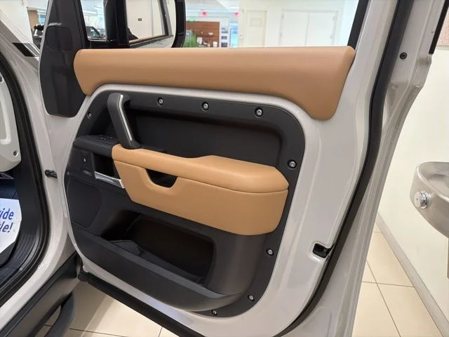 2026 Land Rover Defender X-Dynamic SE - Photo 13