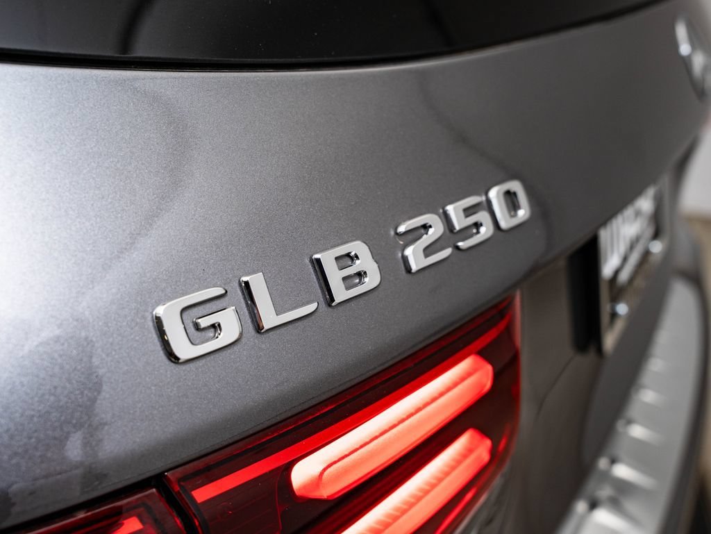 Used 2026 Mountain Grey Metallic Mercedes-Benz GLB 250 image 16