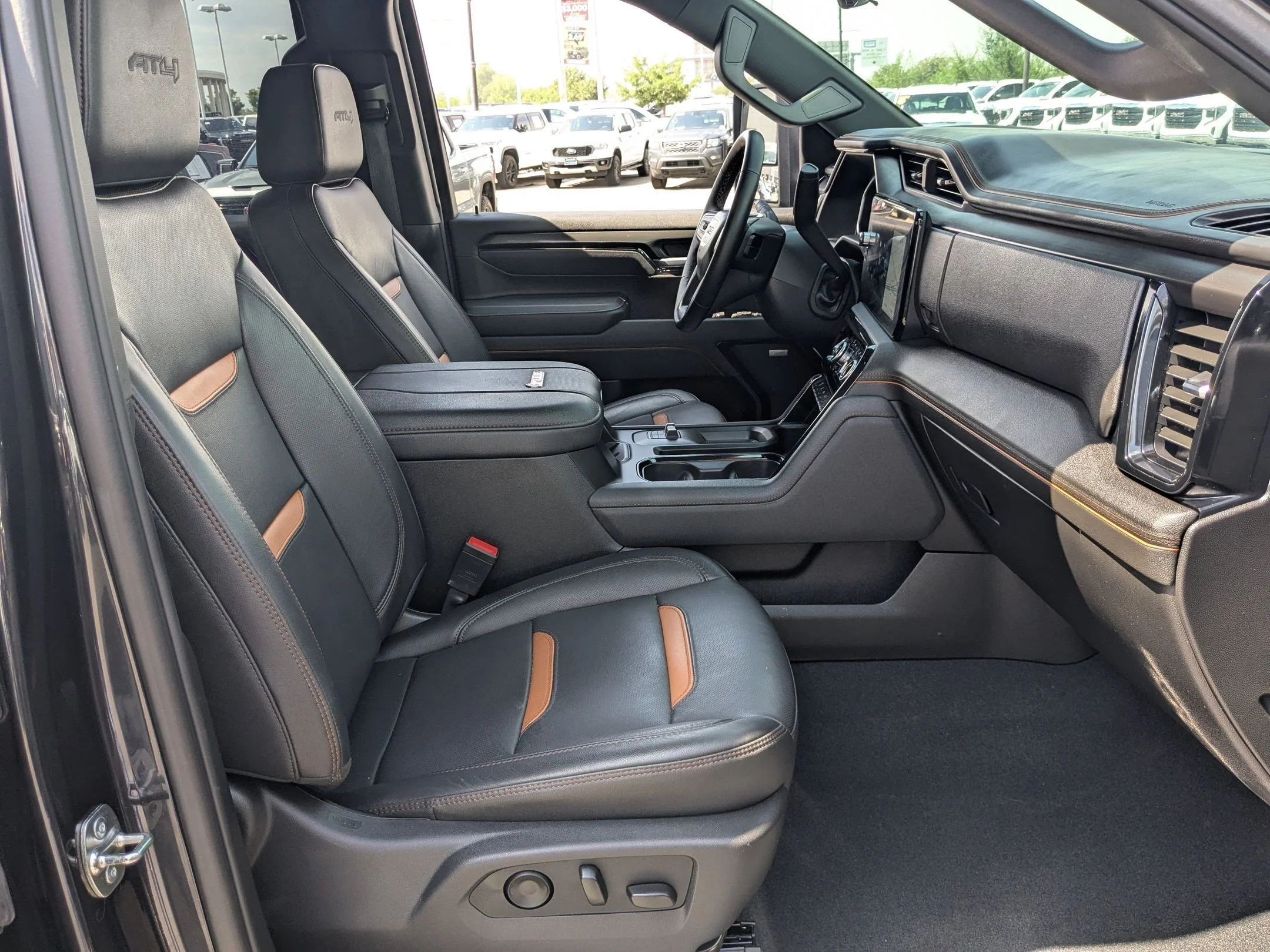 Used 2025 Titanium Rush Metallic GMC AT4 image 32