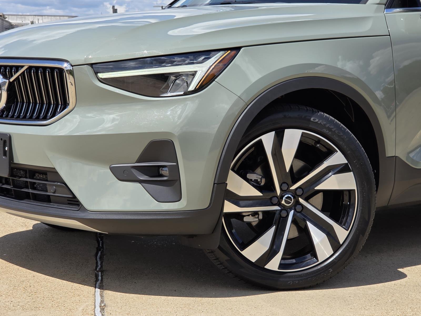 Used 2023 Sage Green Metallic Volvo Plus Bright Theme image 7