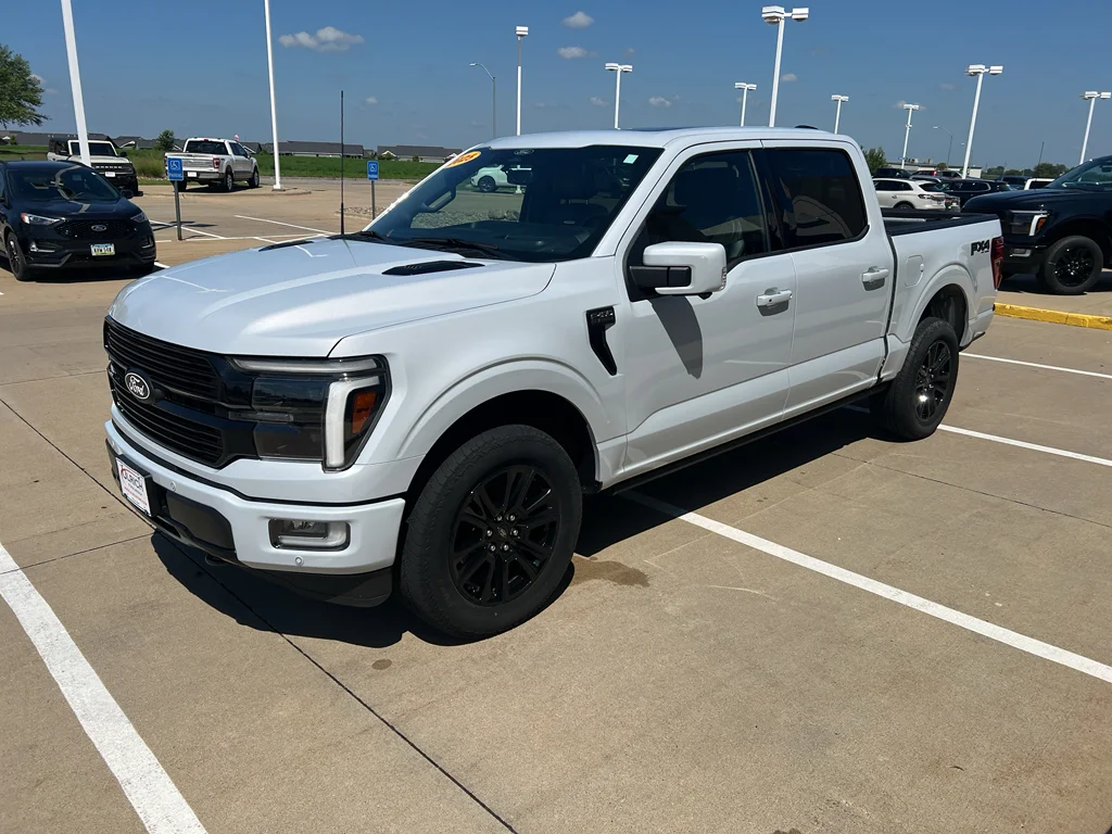 Used 2025 Space White Metallic Ford Platinum image 4