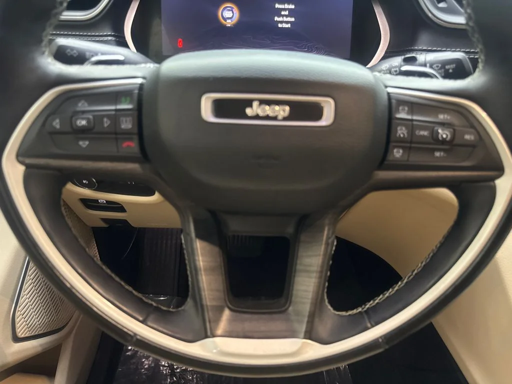 Used 2022 Silver Jeep Limited image 63