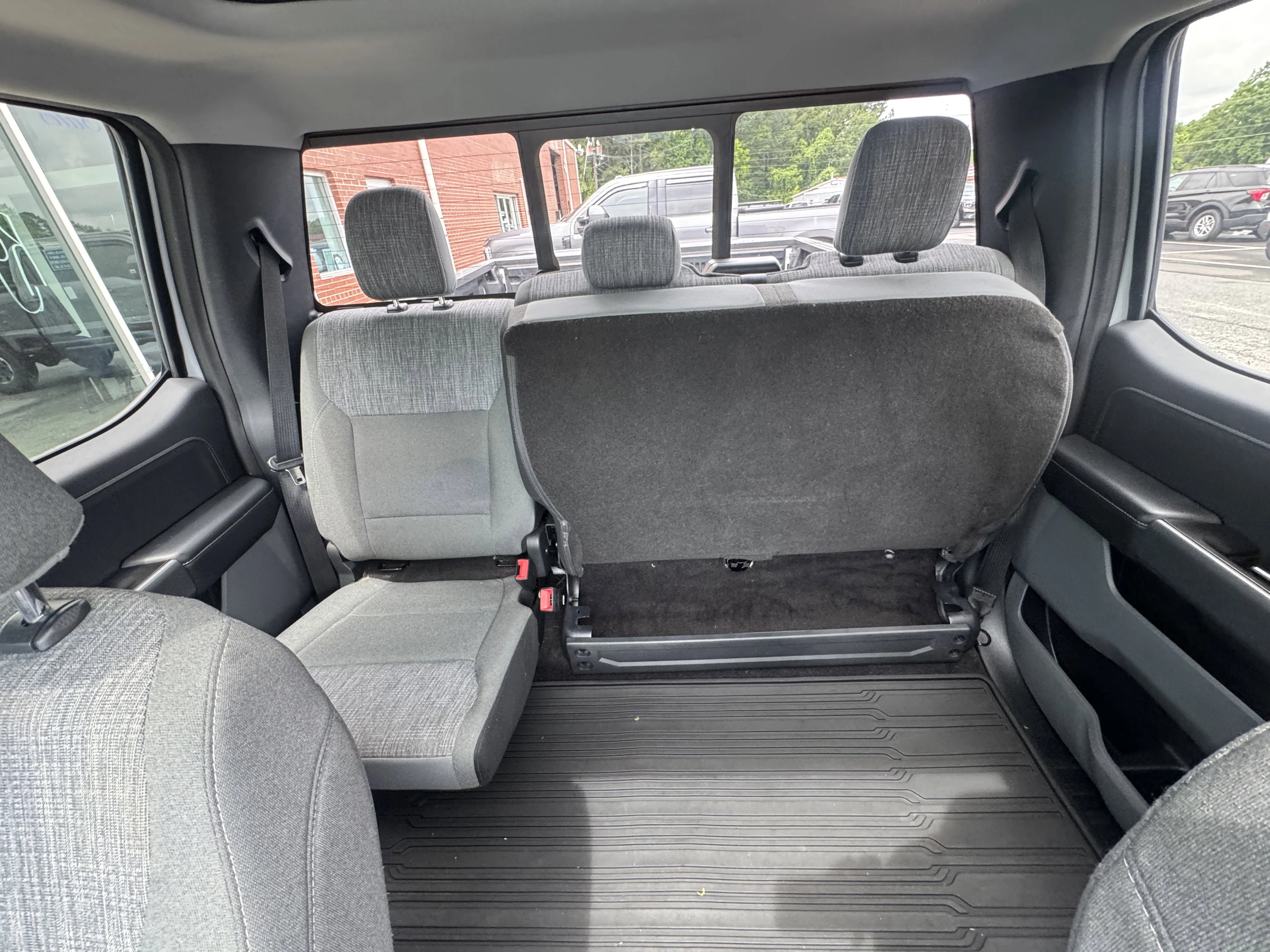 Used 2022 Oxford White Clearcoat Ford XLT image 9