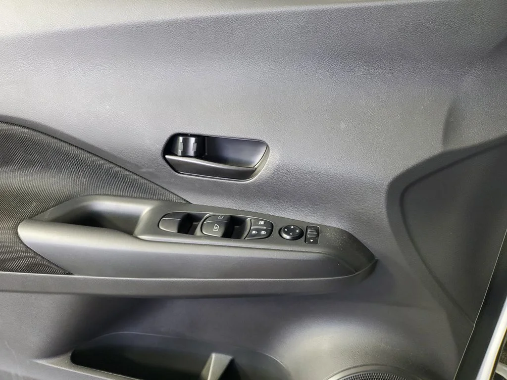 2025 Nissan KICKS PLAY Base - Photo 28