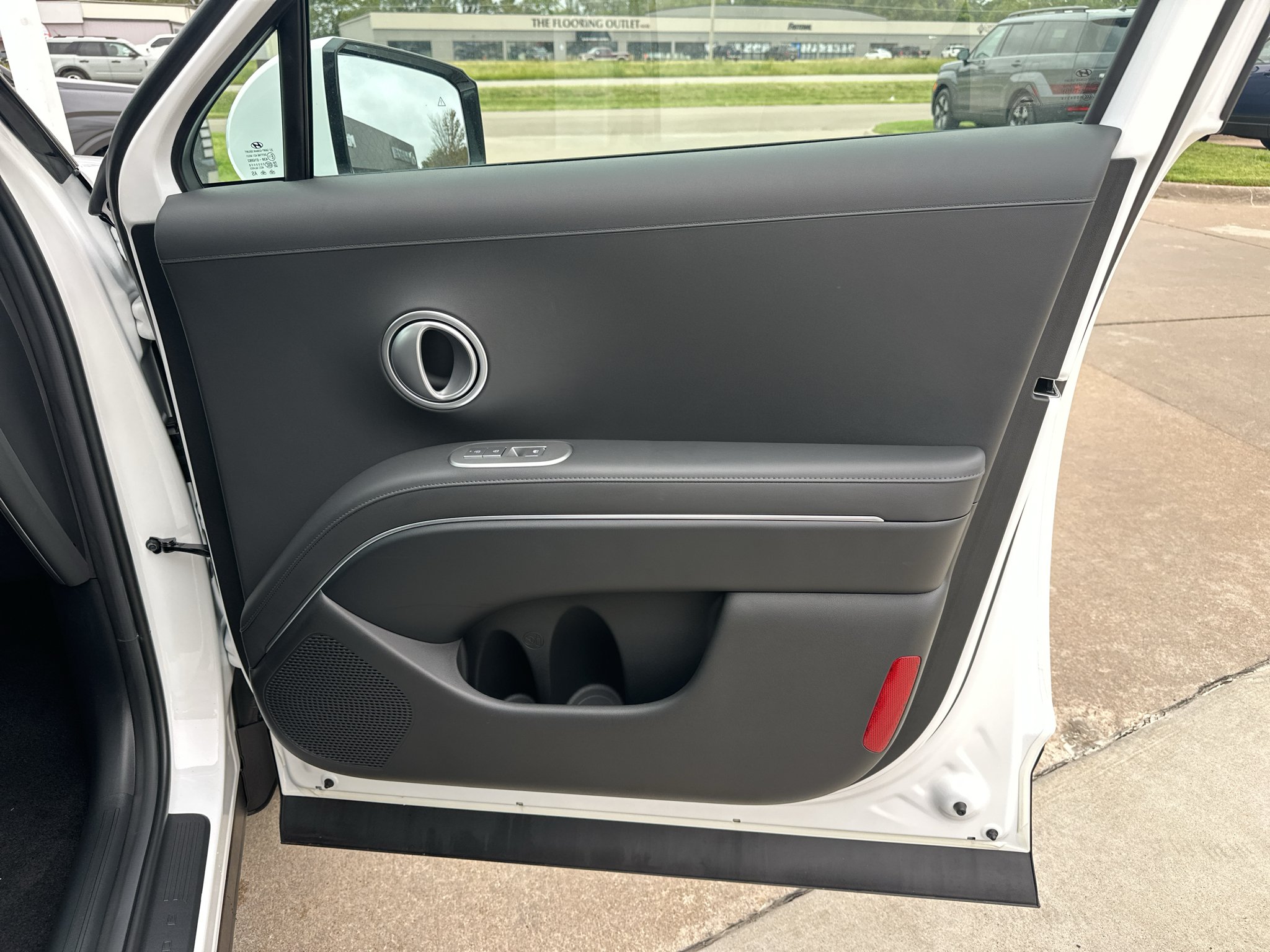 New 2027 Creamy White Pearl Hyundai SEL 7P image 31