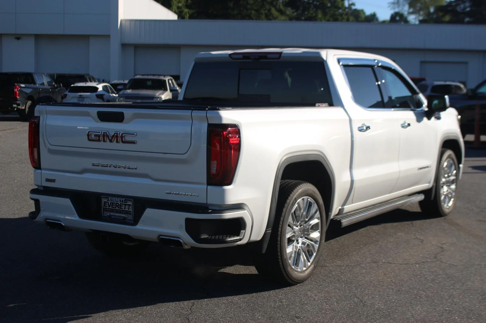 Used 2021 WHITE FROST TRICOAT GMC Denali image 7