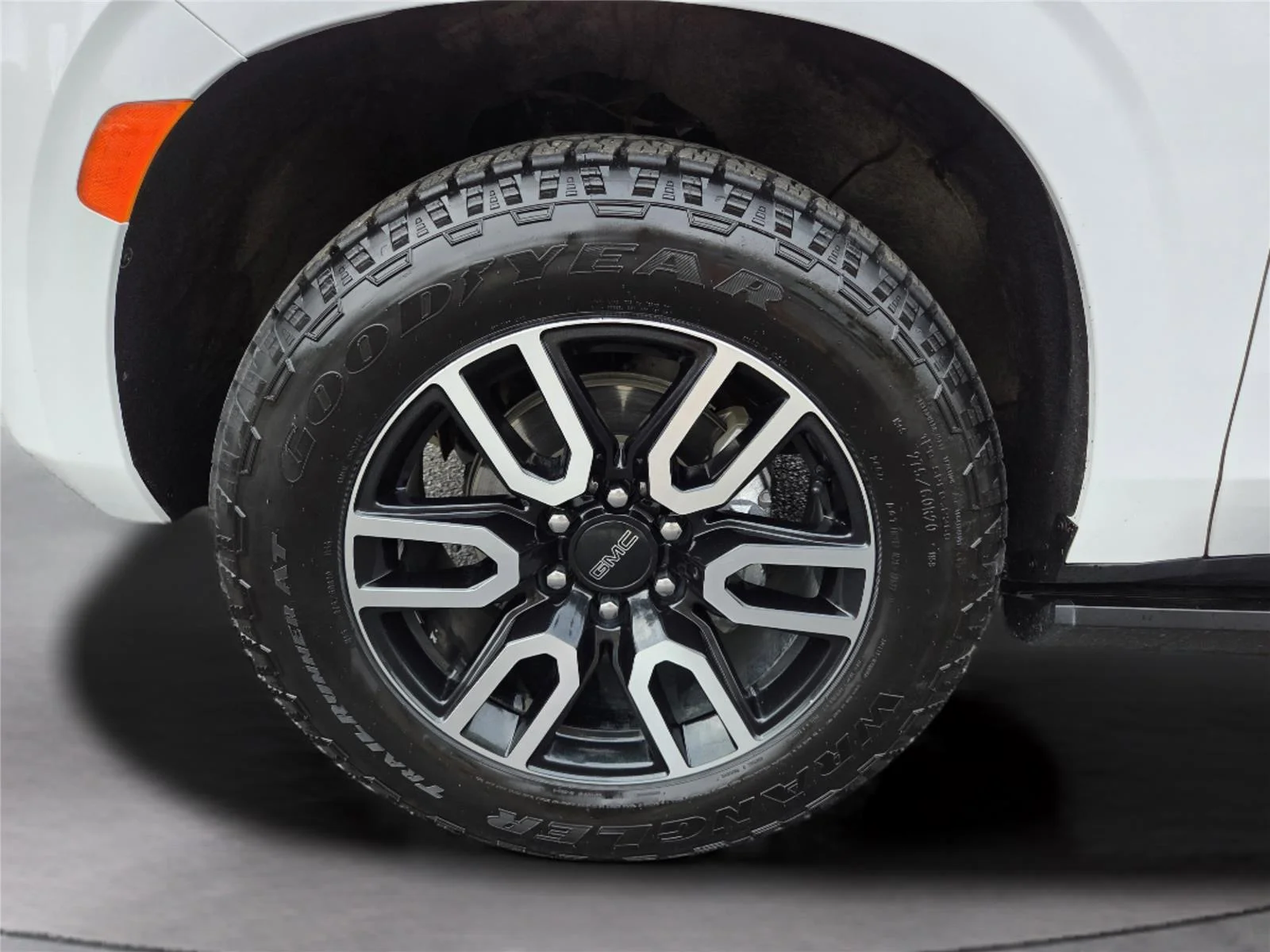 Used 2023 Summit White GMC AT4 image 34