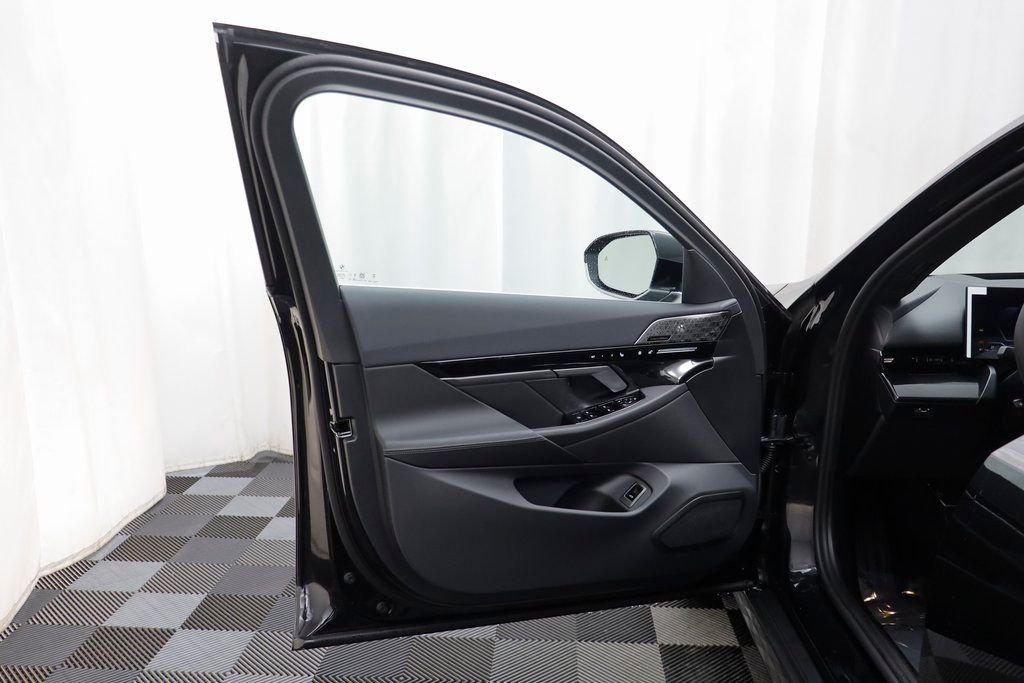 New 2026 Black Sapphire Metallic BMW 530i xDrive image 4
