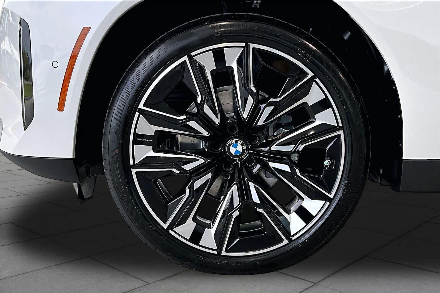 New 2026 Mineral White Metallic BMW 30 xDrive image 11