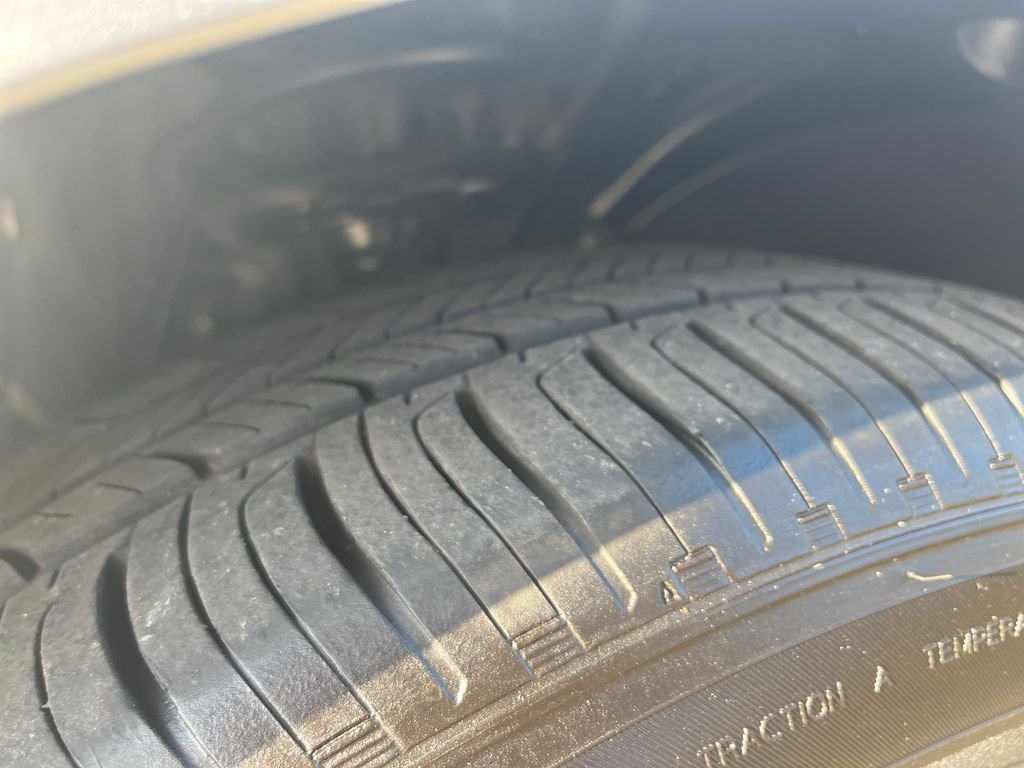 Used 2019 Silver Honda EX-L image 32