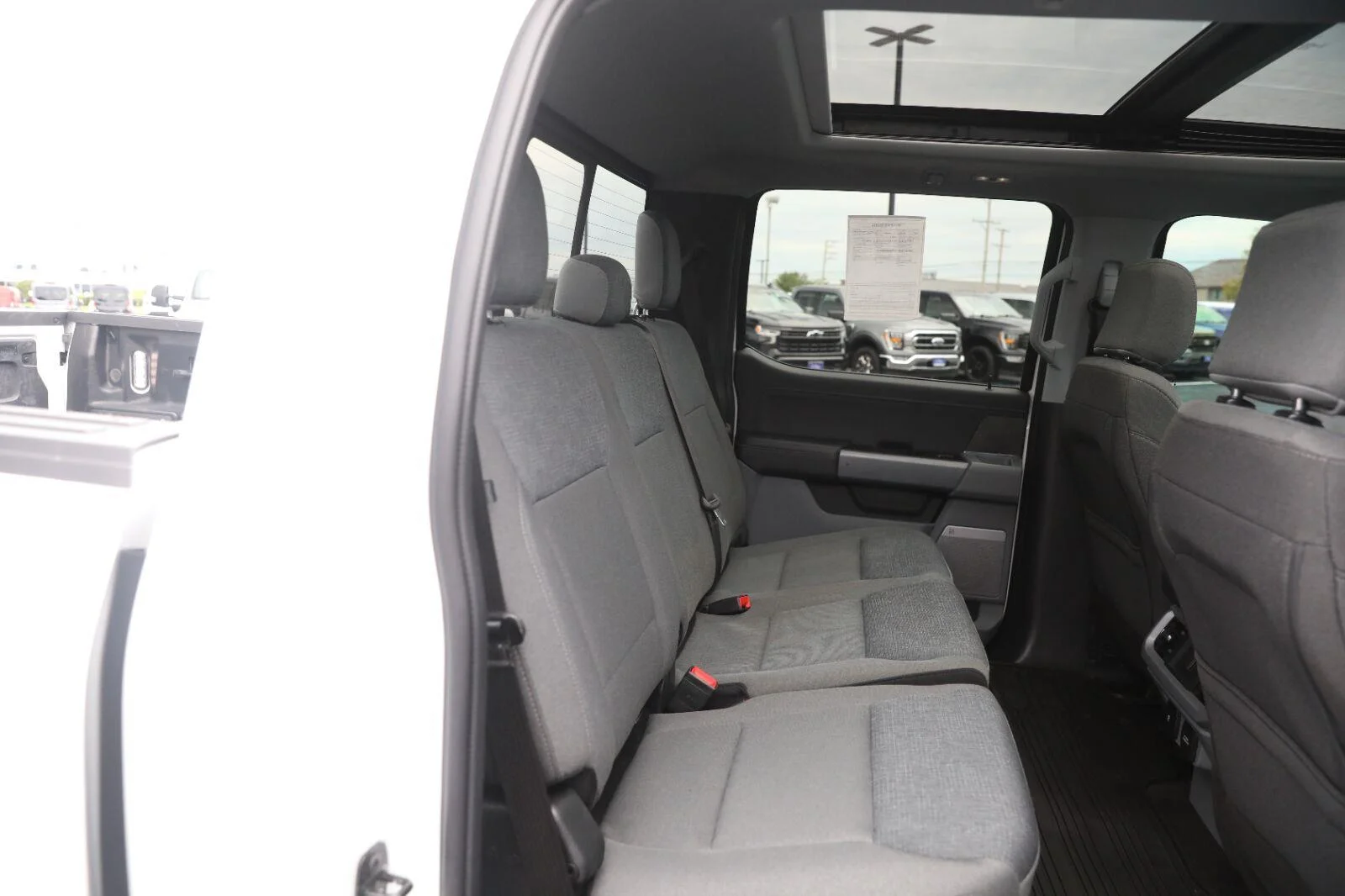 Certified Used 2024 Oxford White Ford XLT image 33