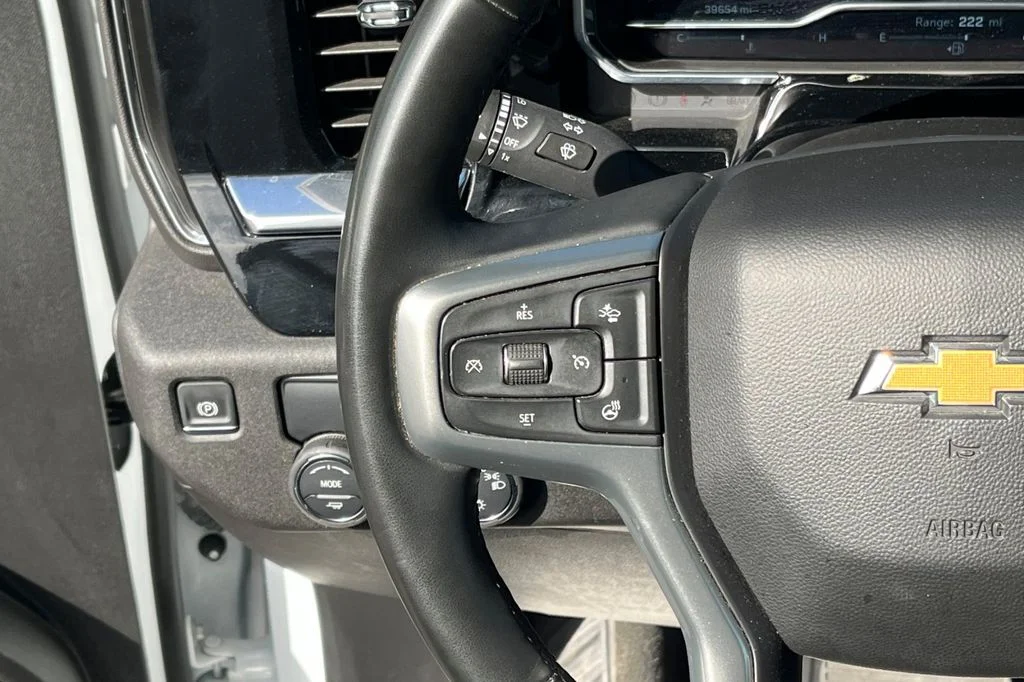 Used 2025 White Chevrolet LT image 31
