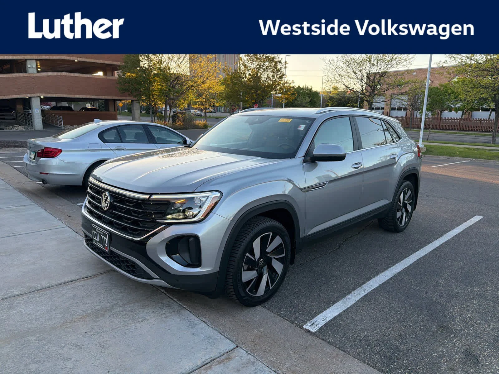 2024 Volkswagen Atlas Cross Sport 2.0T SE w/Tech 4MOTION's photo
