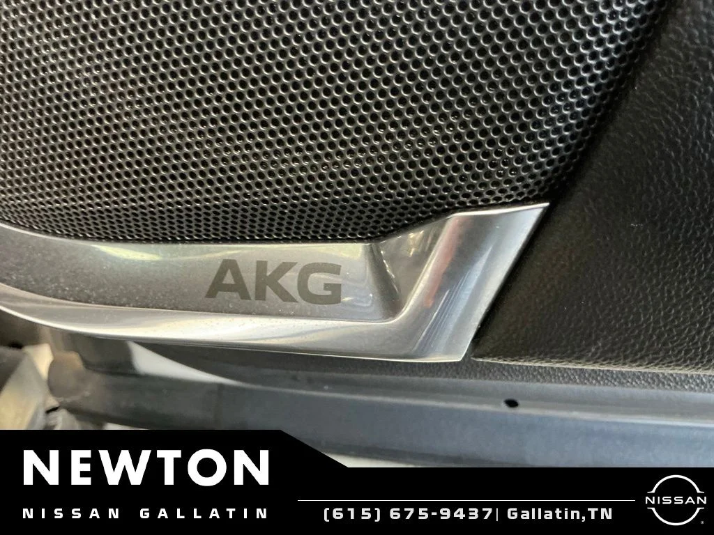 Used 2021 Crystal White Tricoat Cadillac Sport Platinum image 13