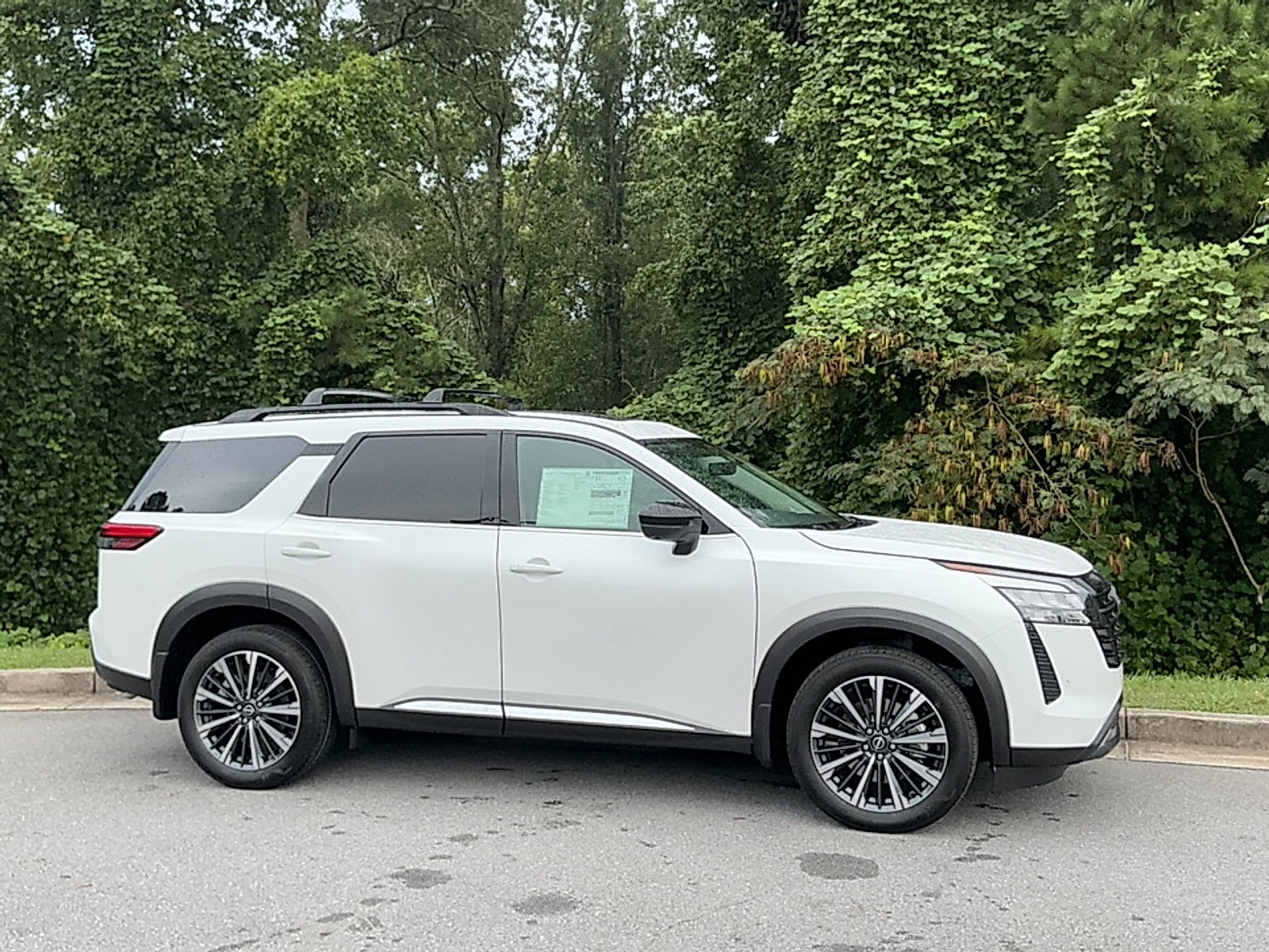 New 2026 Everest White Pearl Tricoat Nissan Platinum image 1