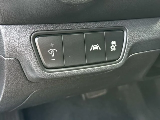 Used 2019 Silver Kia LXS image 26