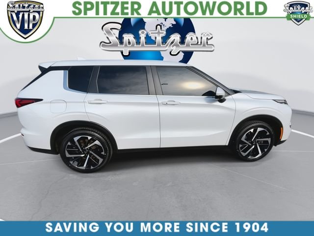 Used 2023 White Mitsubishi SE image 10
