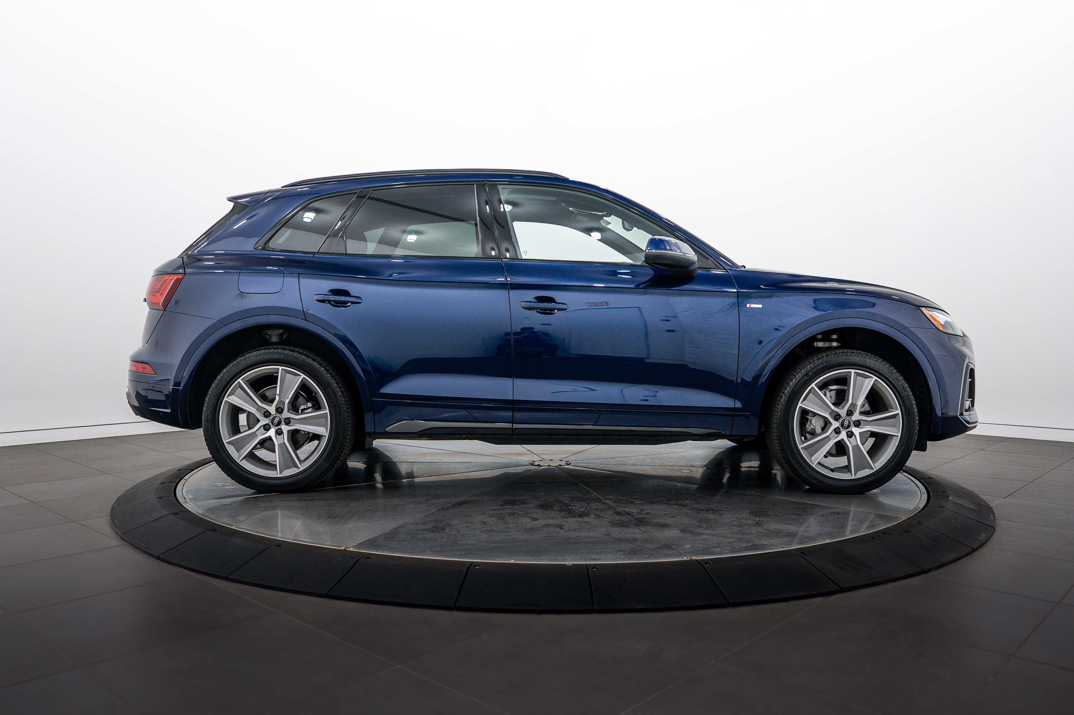 Certified Used 2025 Navarra Blue Metallic Audi S line Premium image 3