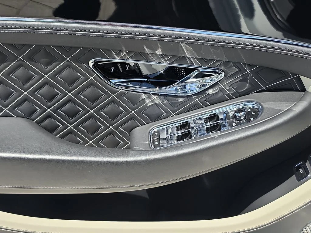 Used 2022 Glacier White Bentley Speed image 9